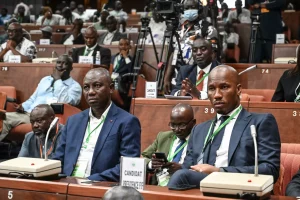 Les vaincus aux élections de la FIF, Sory Diabaté et Didier Drogba. AFP - SIA KAMBOU